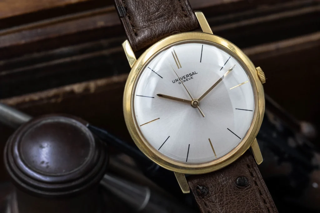 Montre vintage Universal Genève, photo publicitaire